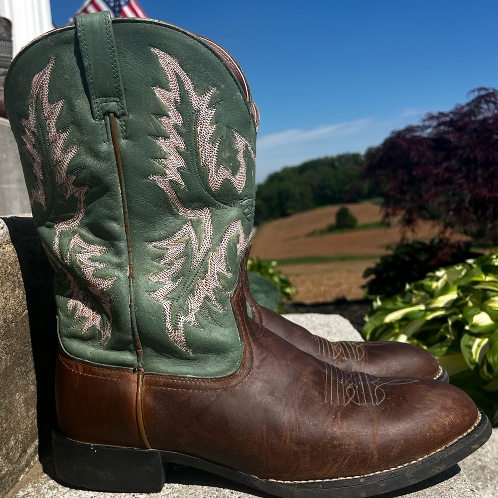 Women’s Ariat size 8.5 cowboy boots